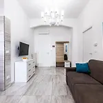 아파트 Mombello 50 - Center