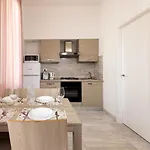 Mombello 50 - Center 아파트