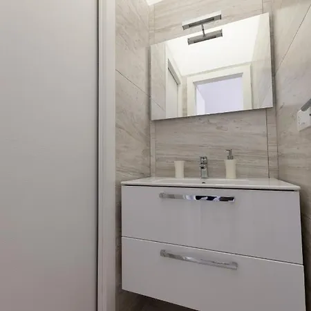 Mombello 50 - Center Апартаменти Санремо